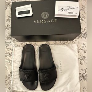 Versace
Medusa Rubber Pool Slide Sandals size 43 black